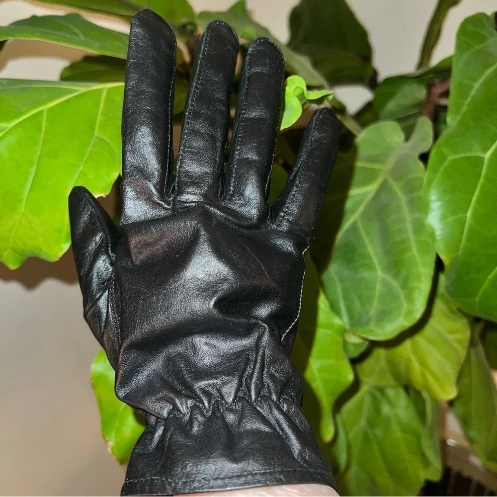 FIRST Women’s Unlined Black Leather Driving Gloves Size Medium=7.5